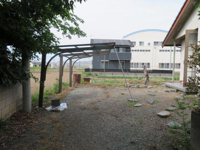 藤岡市立石　中古300の駐車場