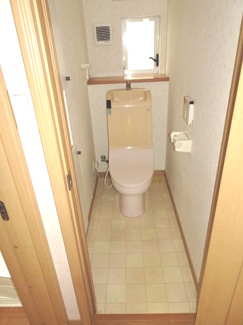 【トイレ】 | 中古　京王相模原線　横浜線　相模線　橋本駅　相原4丁目 | 1階、２階どちらにも節水省エネ仕様のシャワートイレを採用しています。窓もあるので空気の入れ替えも楽にできます。ウォシュレット快適な空間を洗浄便座になっているので、とても清潔にお使いいただけます。