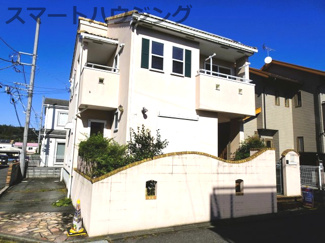 【外観】 | 中古　京王相模原線　横浜線　相模線　橋本駅　相原4丁目 | 価格、3180万円、3LDK+S（納戸）、土地面積130.15m2、建物面積89.64m2 東南角地　南側６ｍ　西側5m道路　目の前に公園がありますのでお子様も時間を気にせずに安心して遊べる
