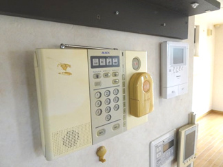 【設備】 | 中古　京王相模原線　横浜線　相模線　橋本駅　相原4丁目 | お子様のお留守番にも安心なTV付インターホン、来訪者をすぐ確認できます。録画機能付き不在時の来訪者確認できます。「見える安心」をカタチにしました。誰が来てもわかる設計快適と安らぎを合わせた優しい設置