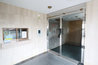 【エントランス】 | 安全に配慮されたオートロックマンションです♪室内ＴＶモニタ付インターホンで来訪者を確認できます