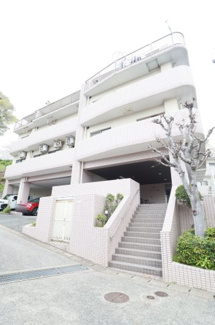 【外観】 | 名島駅まで徒歩13分で通勤通学に便利です。快適な新生活のために考え抜かれたリフォームが施されています♪