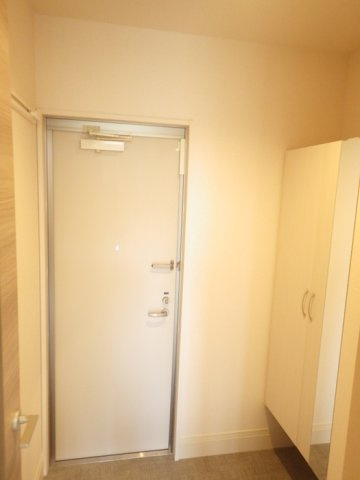 グリーンヒルズ Ⅵの玄関|シューズBOX付き玄関