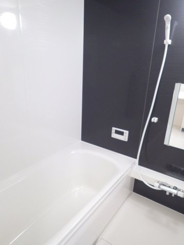 グリーンヒルズ Ⅵの浴室|追い焚き機能付き一坪風呂