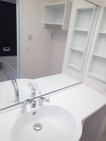 グリーンヒルズ Ⅵ|広々した洗面室