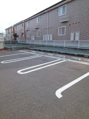 ヴィラ　フィーレ　Ｂの駐車場|駐車場