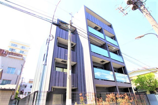 白色を使った明るい色調のお部屋が魅力の物件です♪