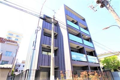 白色を使った明るい色調のお部屋が魅力の物件です♪