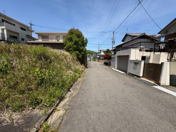 貴志川町長山　中古戸建の前面道路含む現地写真