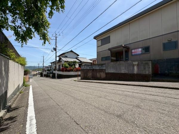 貴志川町長山　中古戸建の前面道路含む現地写真