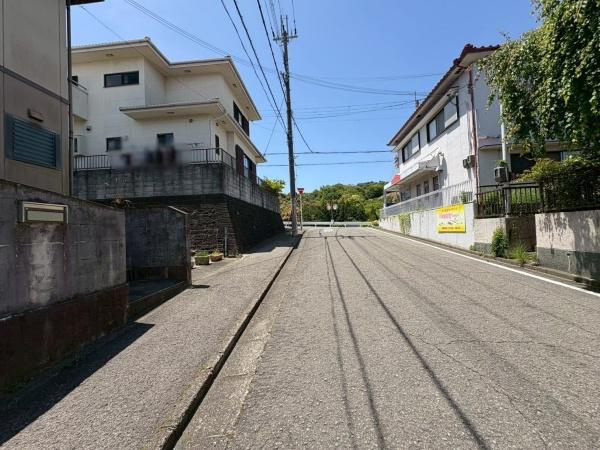 貴志川町長山　中古戸建の前面道路含む現地写真