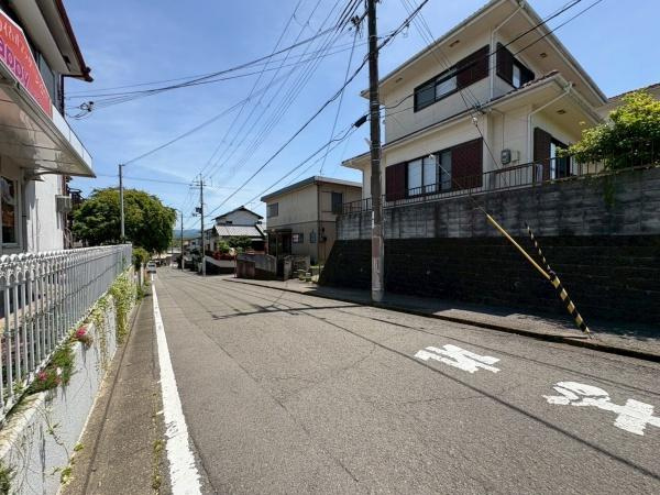 貴志川町長山　中古戸建の前面道路含む現地写真