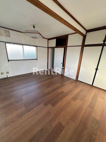 岩倉市大地町住居付店舗の洋室