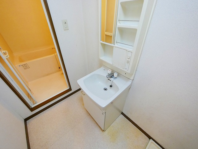 南新町ビルの洗面所|コンパクトで使いやすい洗面所