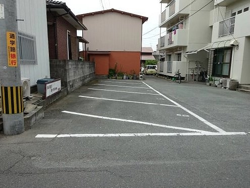 大津山シャインビルの駐車場