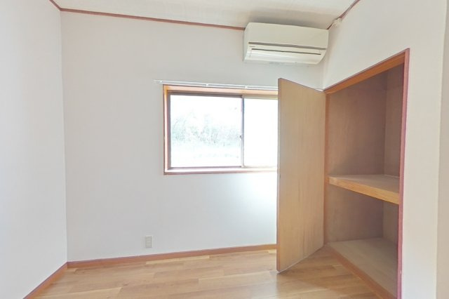 ６３１６３　岐阜市岩崎中古貸家の洋室