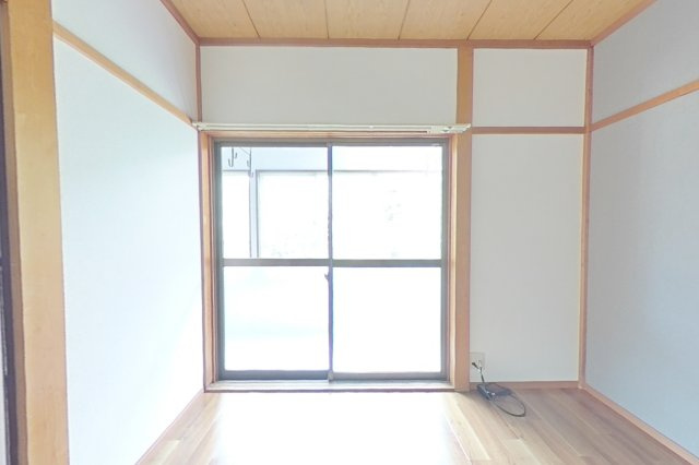 ６３１６３　岐阜市岩崎中古貸家の洋室