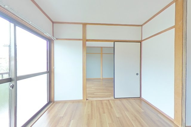 ６３１６３　岐阜市岩崎中古貸家の居間・リビング