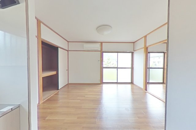 ６３１６３　岐阜市岩崎中古貸家の居間・リビング