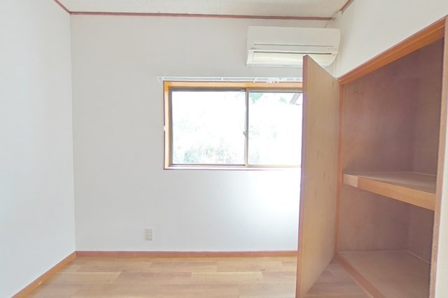 ６３１６３　岐阜市岩崎中古貸家の洋室