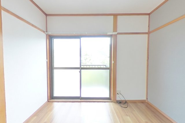 ６３１６３　岐阜市岩崎中古貸家の洋室