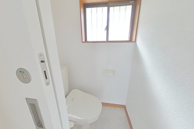 ６３１６３　岐阜市岩崎中古貸家のトイレ