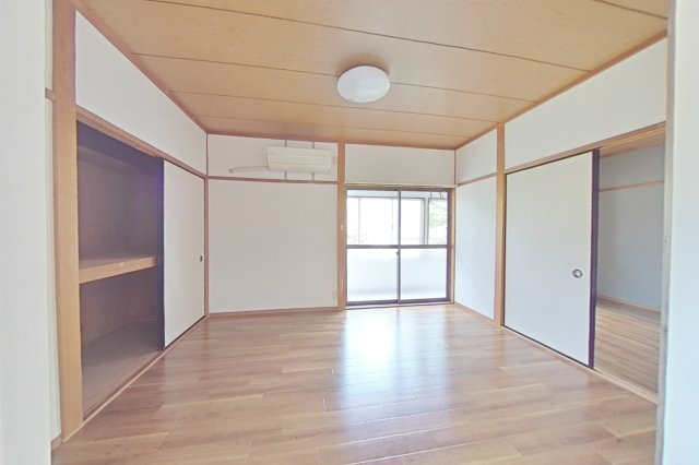 ６３１６３　岐阜市岩崎中古貸家の居間・リビング