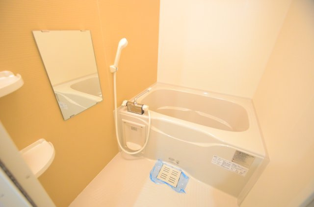 大阪市住吉区山之内４丁目のアパートの浴室|きれいなお風呂です