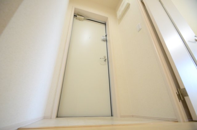 大阪市住吉区山之内４丁目のアパートの玄関|収納もある玄関です