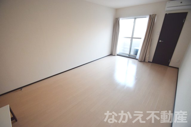 【寝室】 | 広くて明るい寝室