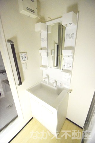 【洗面所】 | 明るい洗面所です