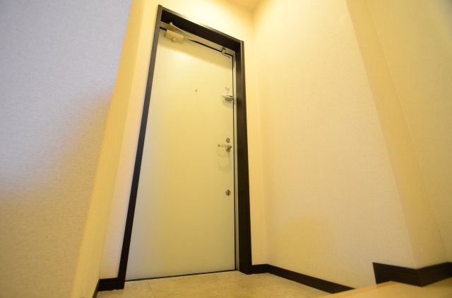 フジパレス西加賀屋の玄関|落ち着いた玄関です