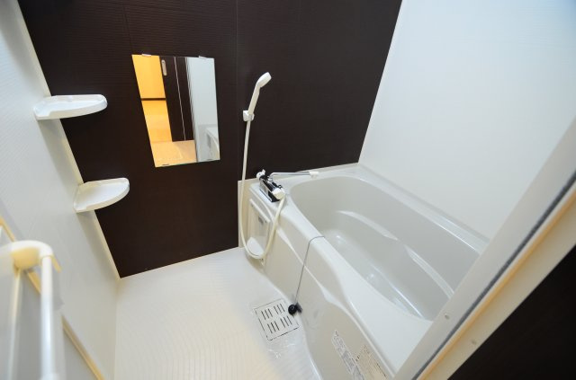 フジパレス西加賀屋の浴室|日々の疲れを癒すお風呂付です