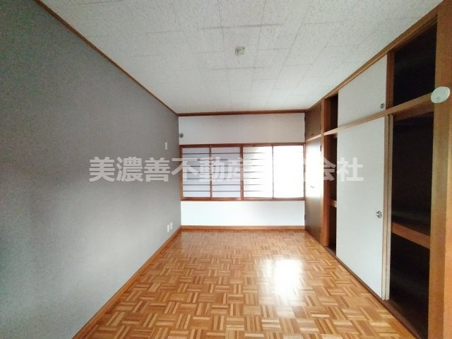 ６３１００　岐阜市太郎丸事業用貸家の洋室