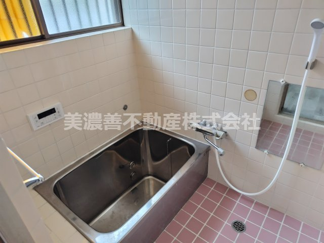 ６３１００　岐阜市太郎丸事業用貸家の浴室