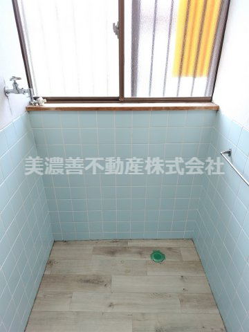 ６３１００　岐阜市太郎丸事業用貸家のランドリースペース