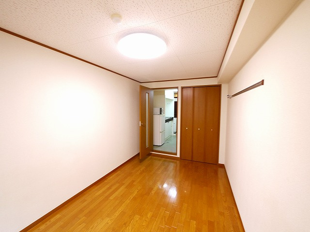 パルスコート新大宮の洋室|きれいな洋室です