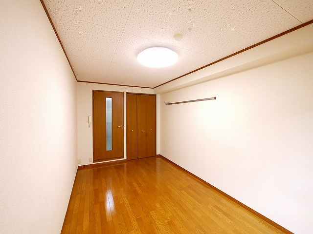 パルスコート新大宮の寝室|使い勝手のいい寝室です