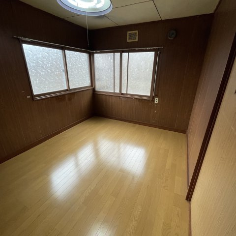 室蘭市増市町1丁目14-12戸建の居間・リビング