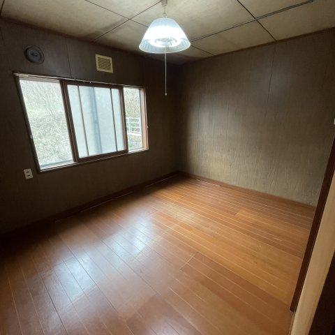 室蘭市増市町1丁目14-12戸建の居間・リビング