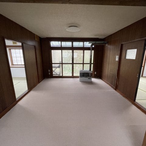 室蘭市増市町1丁目14-12戸建の居間・リビング