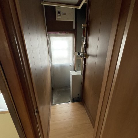 室蘭市増市町1丁目14-12戸建の玄関