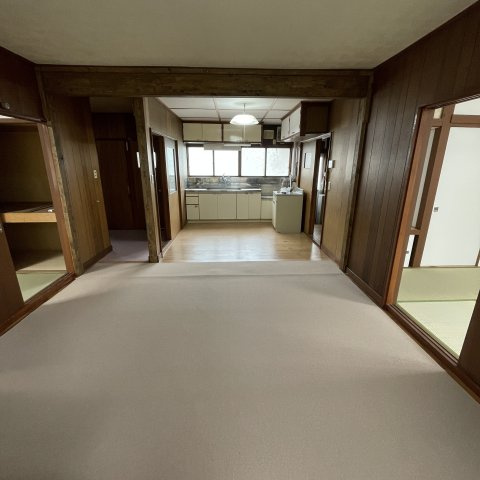 室蘭市増市町1丁目14-12戸建の居間・リビング