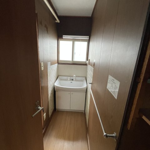 室蘭市増市町1丁目14-12戸建の洗面所