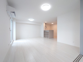 【居間・リビング】 | D-residence・K沖野上 | こちらのリビングで趣味の時間をお楽しみください