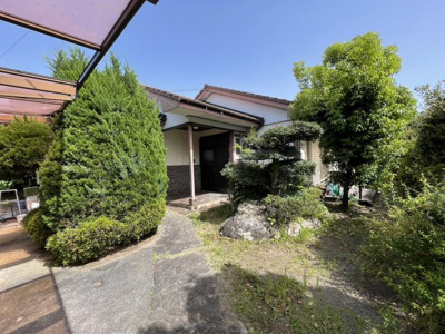 【外観】 | 値下げ　玖島２丁目　売地　約106坪　建築条件なし | 現況古屋が建っておりますが、売主にて解体し、更地渡しいたします。