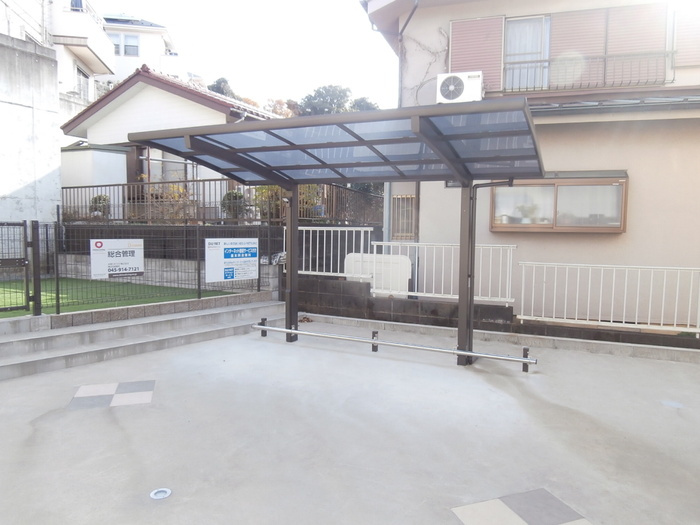 ルーチェBの駐車場