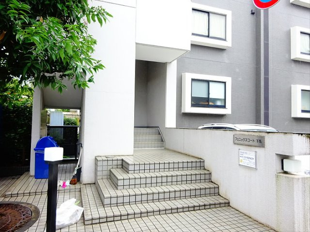 フェニックスコート下馬のエントランス