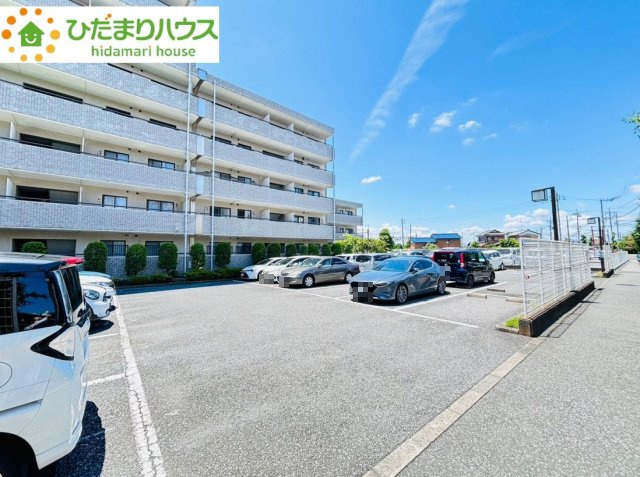 北鴻巣パークホームズの駐車場