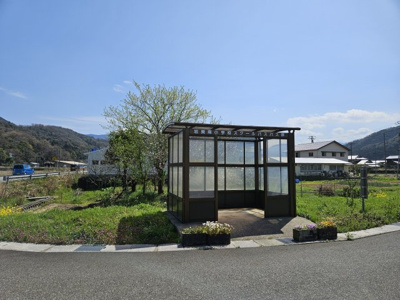 【外観】 | ルベール岩井 | 小学校行のバス停もあります